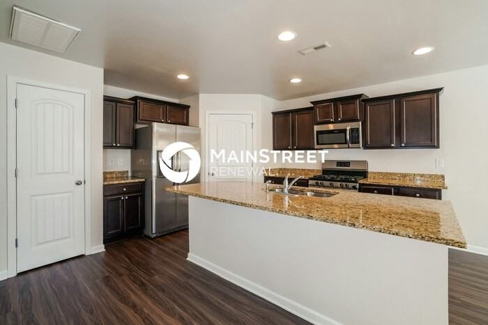 4691 Woodford Cir - Photo 6 of 19