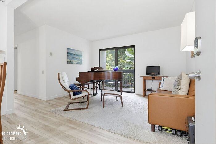 550 W Pennsylvania Ave #5 - Photo 2 of 15