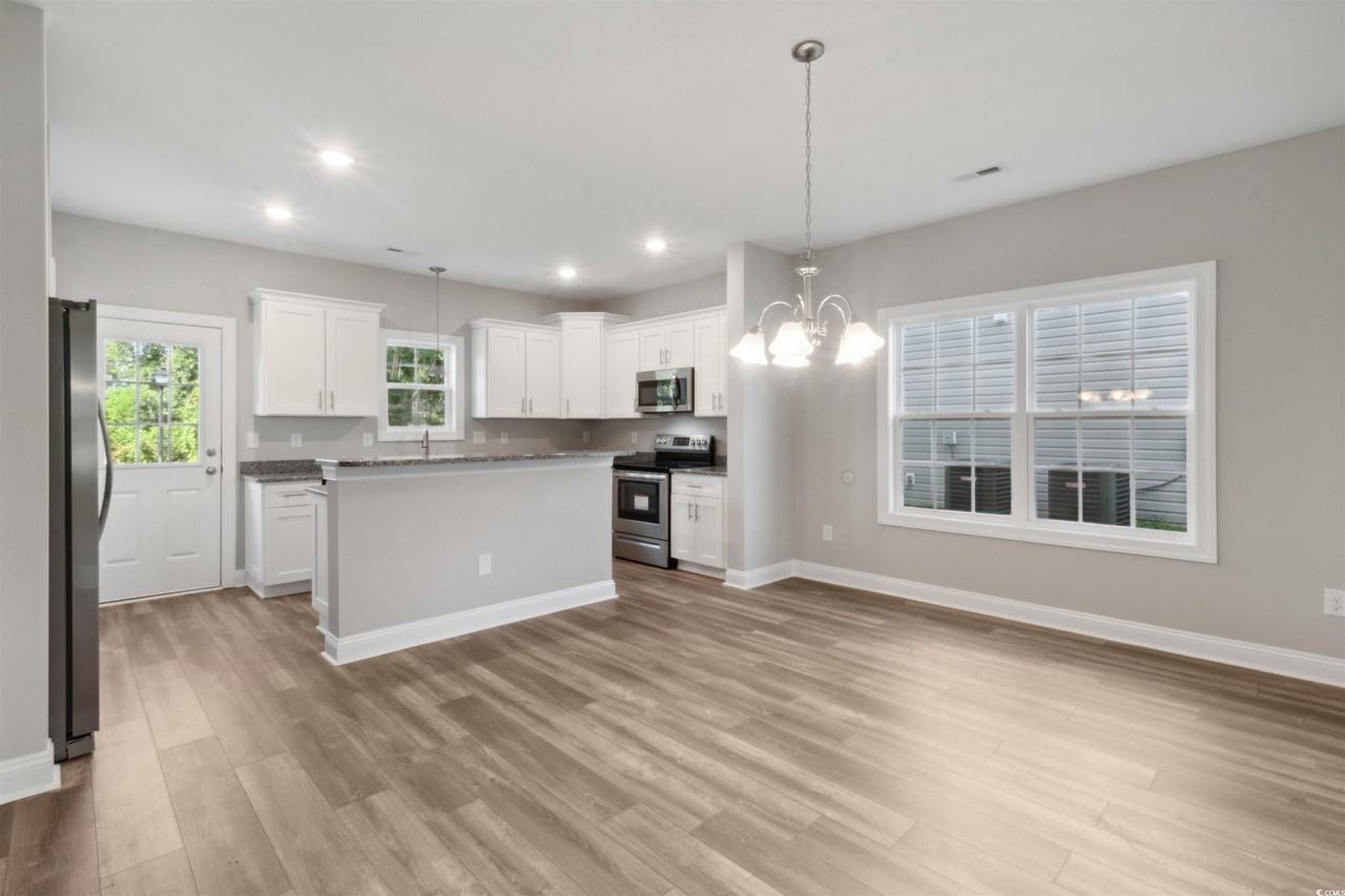 10412 Holland Ct - Photo 5 of 29