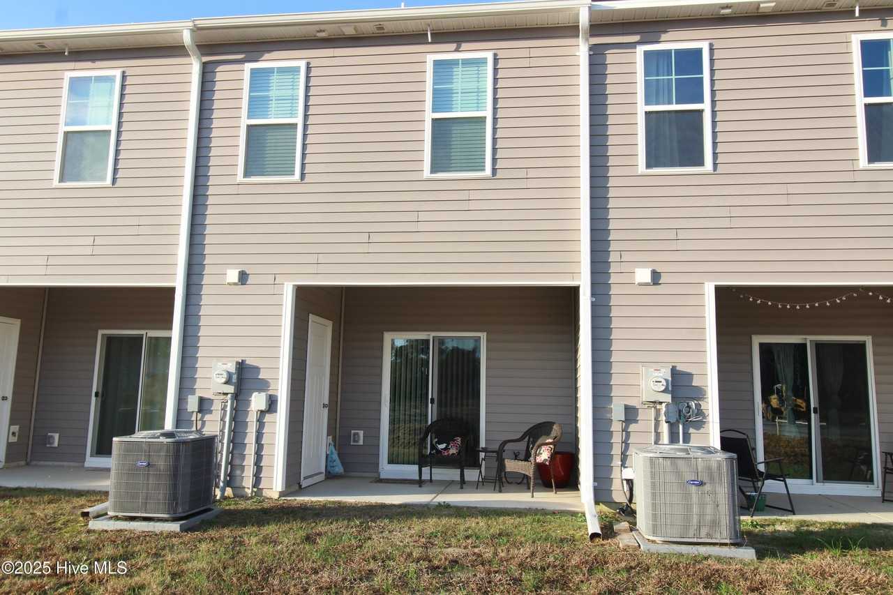 624 Jacks Crossing Dr - Photo 2 of 17