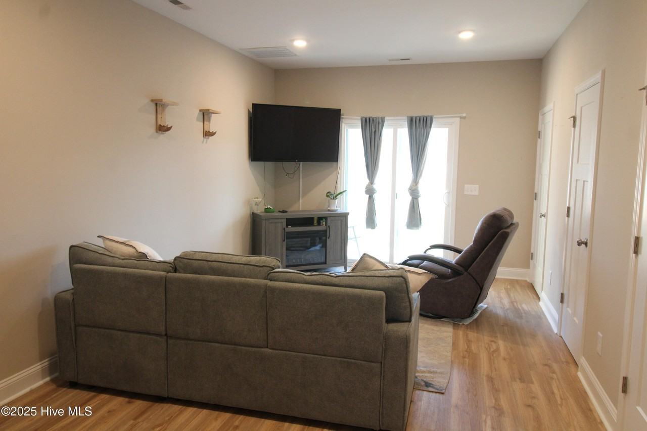 624 Jacks Crossing Dr - Photo 3 of 17