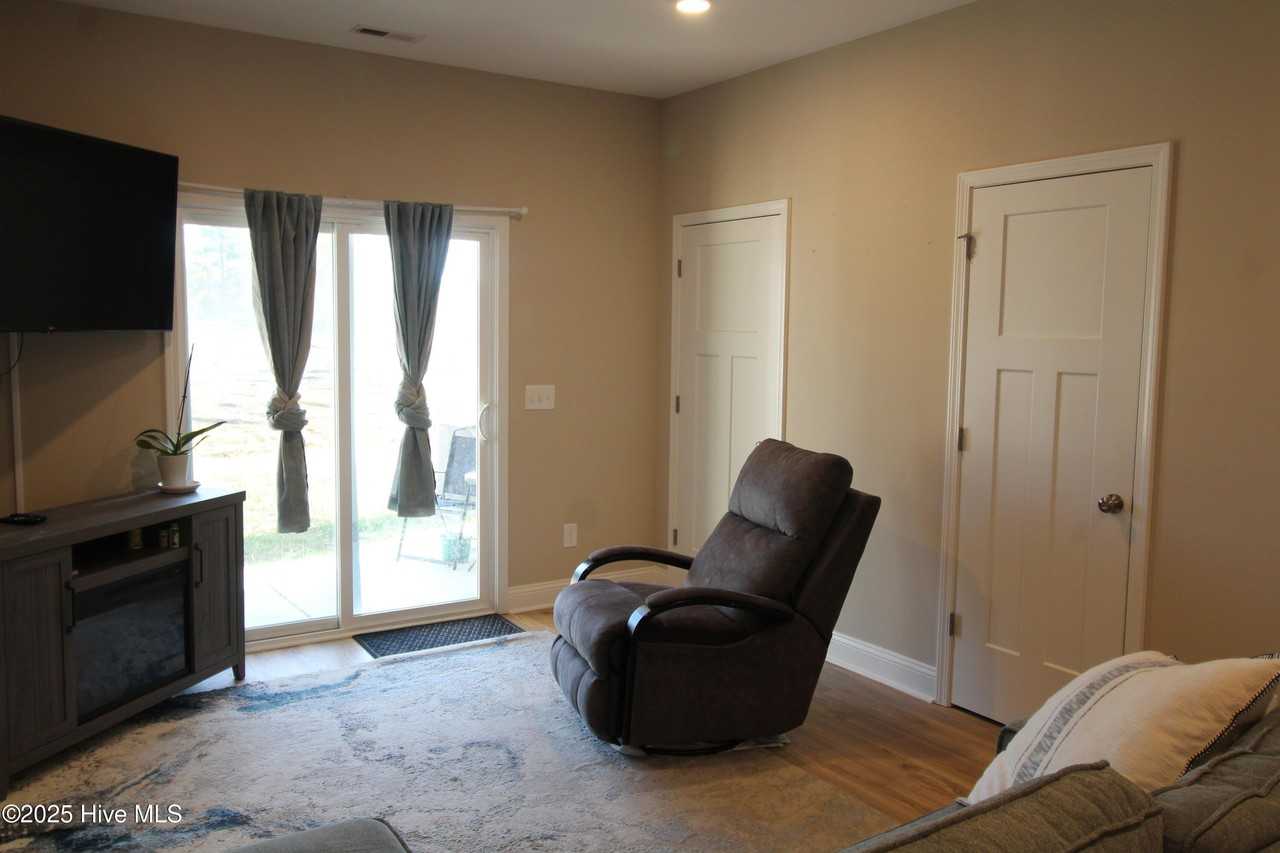 624 Jacks Crossing Dr - Photo 5 of 17