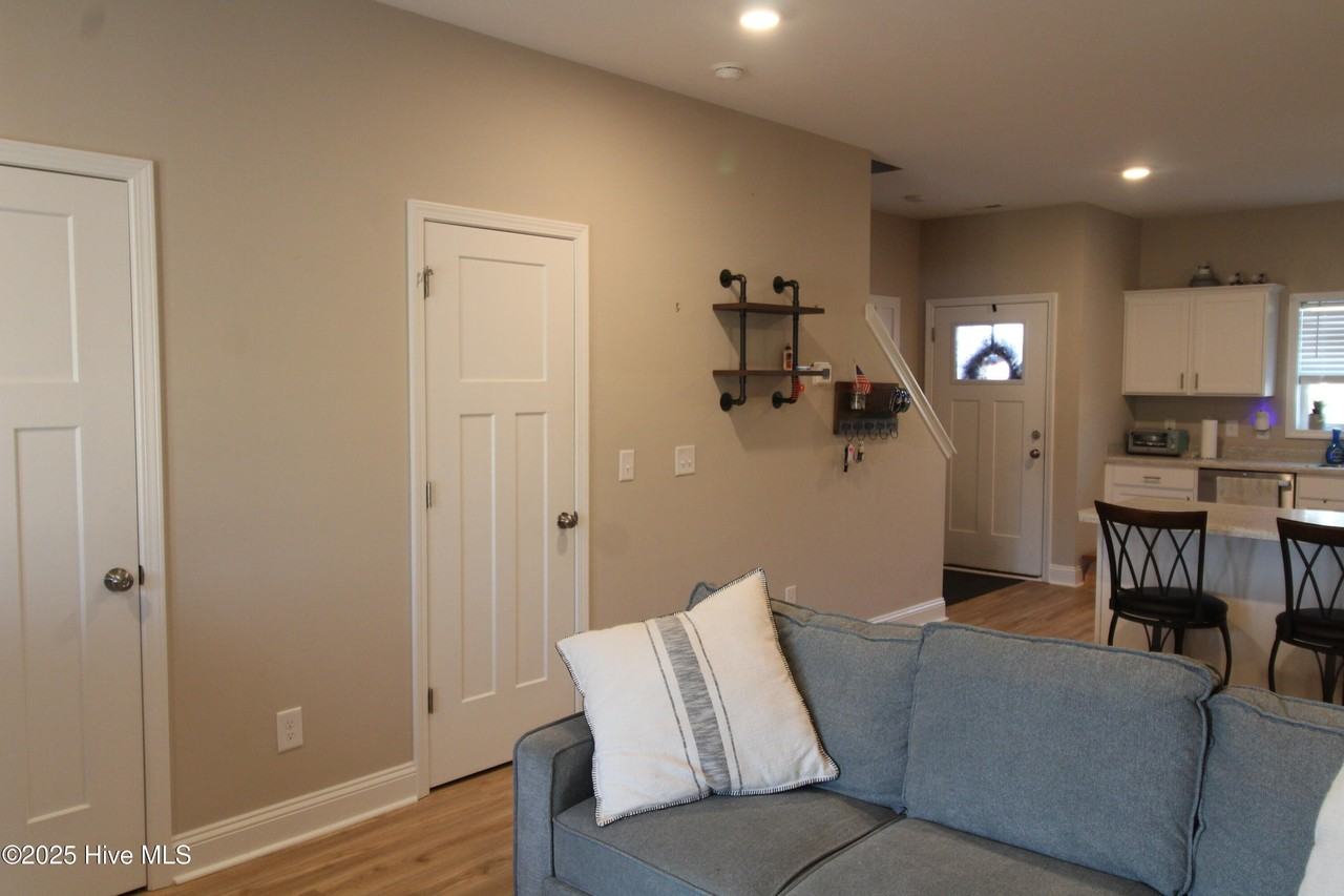 624 Jacks Crossing Dr - Photo 6 of 17