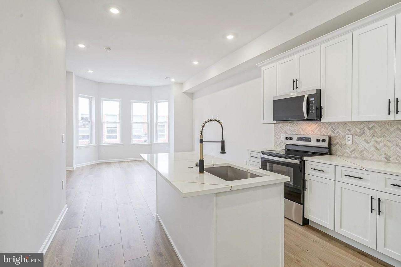 952 N Marshall St Unit 2 #2 - Photo 4 of 25