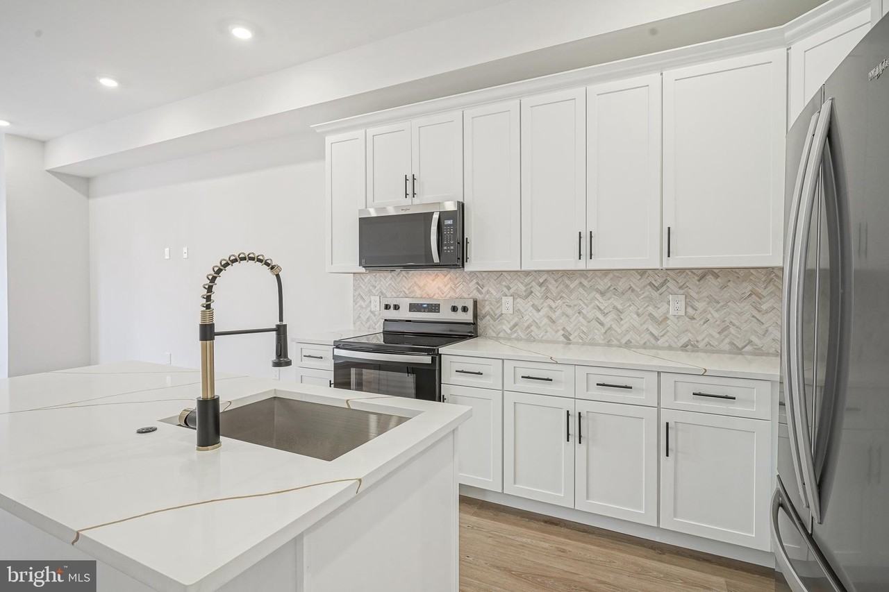 952 N Marshall St Unit 2 #2 - Photo 5 of 25