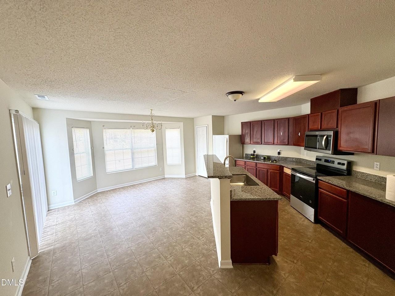 2422 Quarry Ridge Ln - Photo 4 of 10