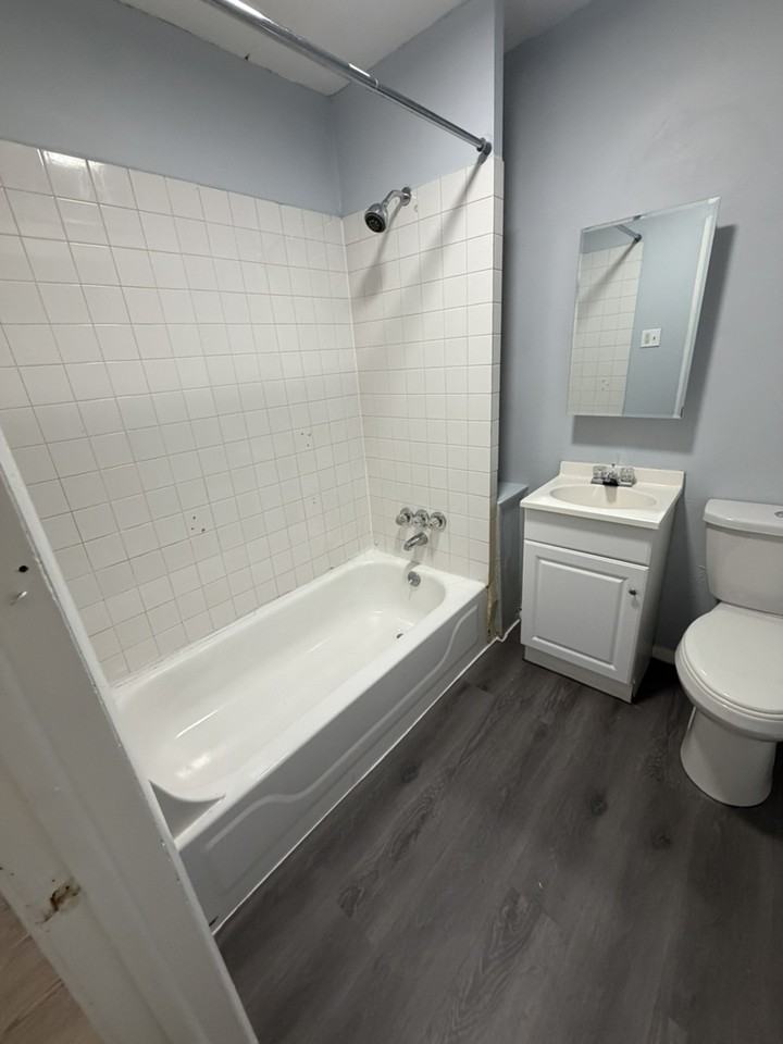 5245 Oxford Ave - Photo 2 of 5