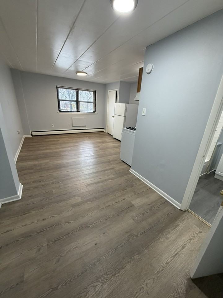 5245 Oxford Ave - Photo 3 of 5