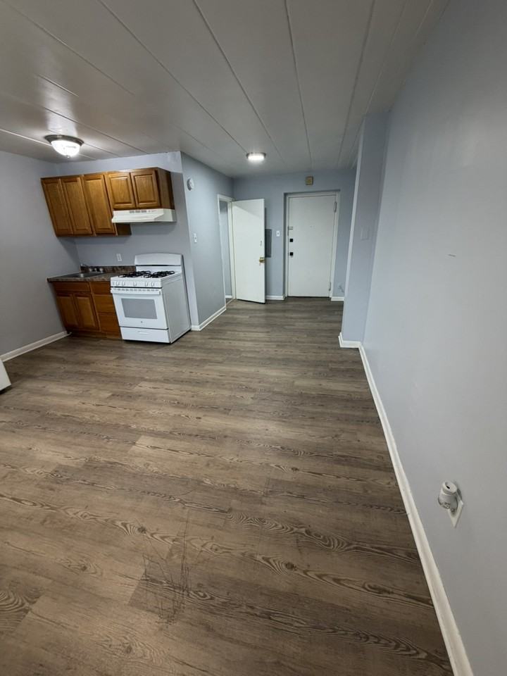 5245 Oxford Ave - Photo 4 of 5