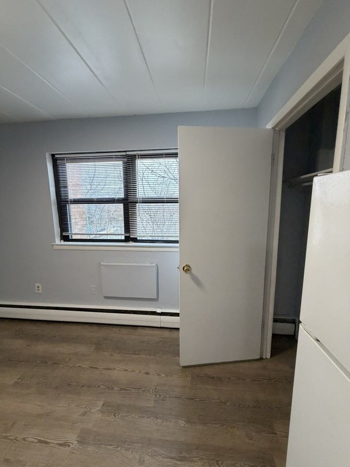 5245 Oxford Ave - Photo 5 of 5