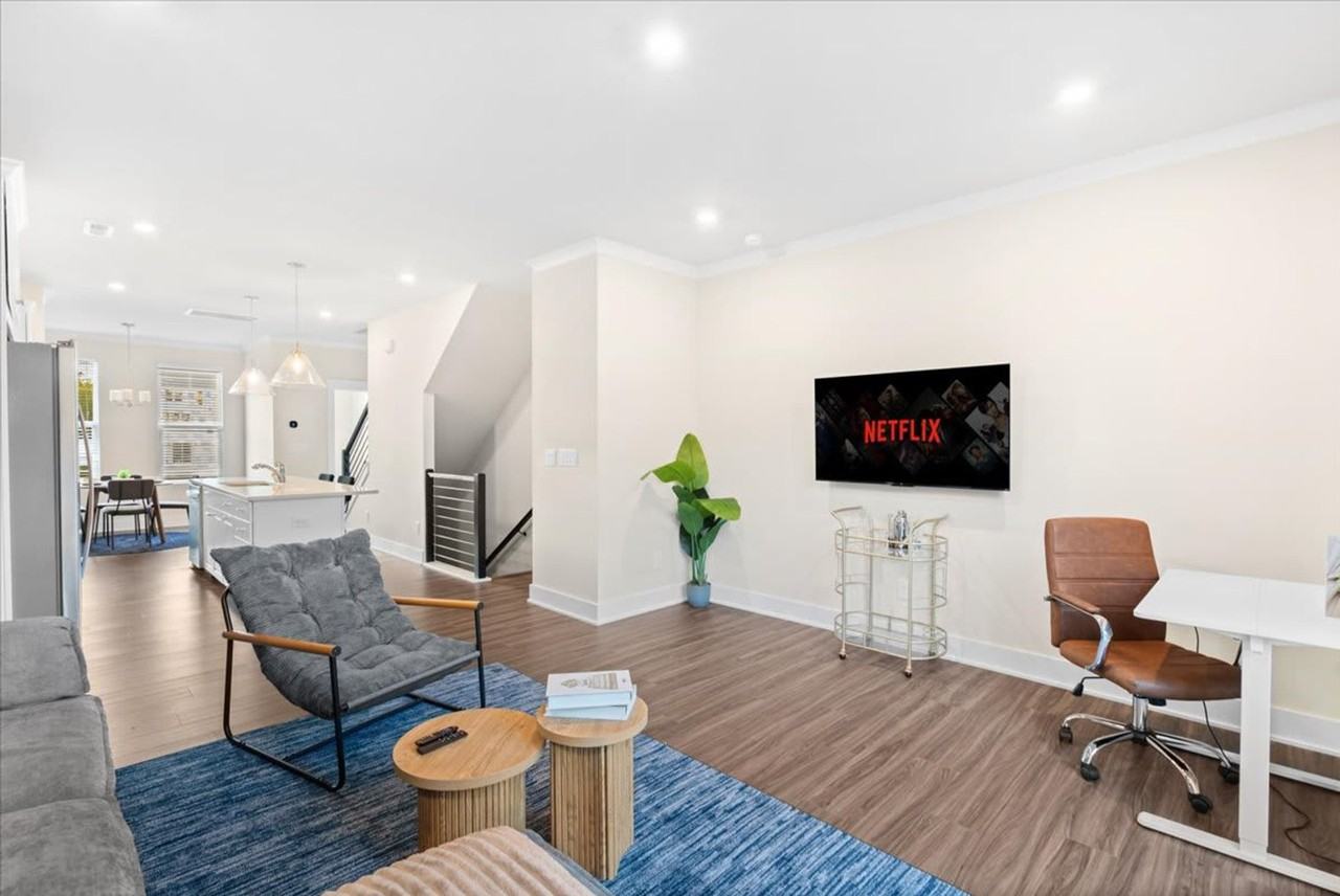 2005 Clarksdale Dr #1284688P - Photo 2 of 32