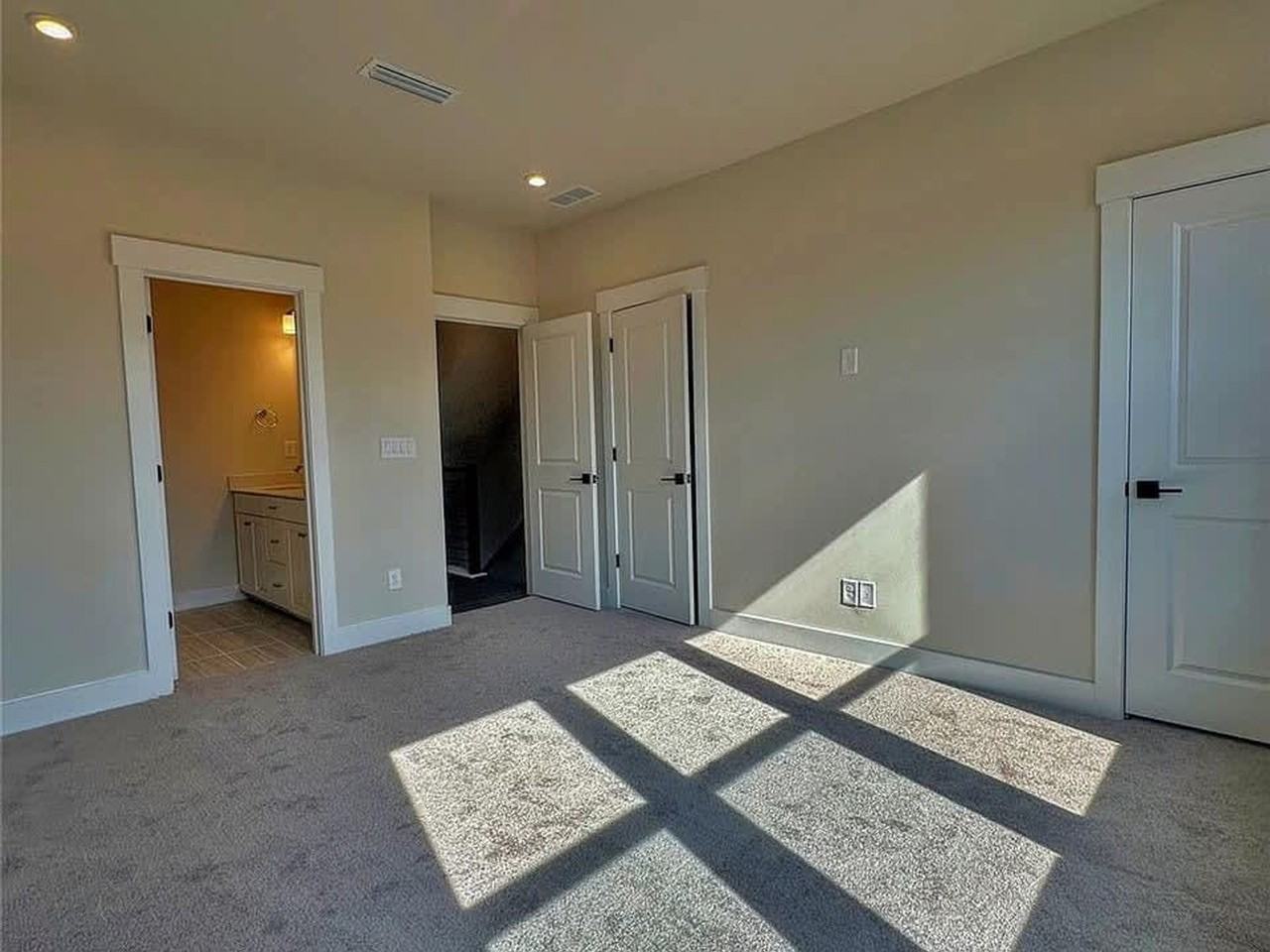 2005 Clarksdale Dr #1284688P - Photo 7 of 32