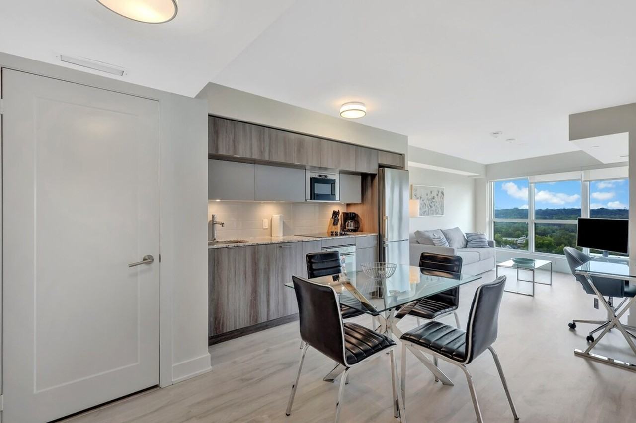 585 Bloor Street East - Photo 4 of 35