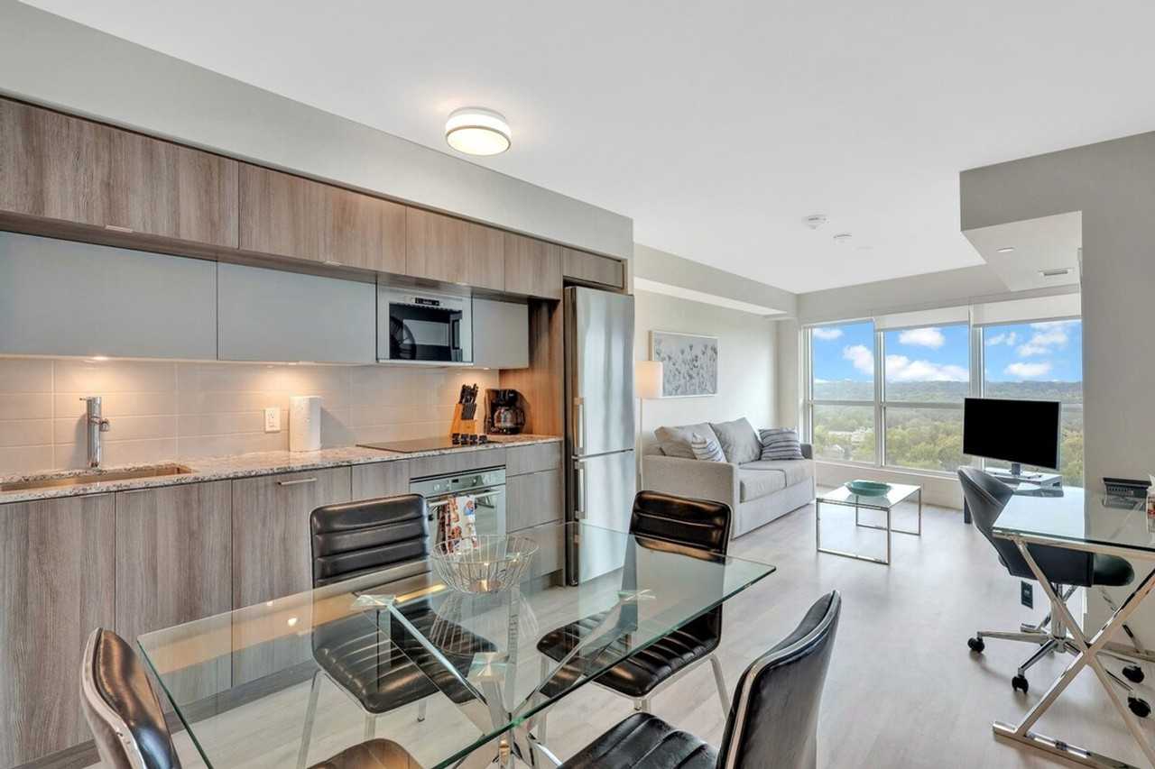 585 Bloor Street East - Photo 6 of 35