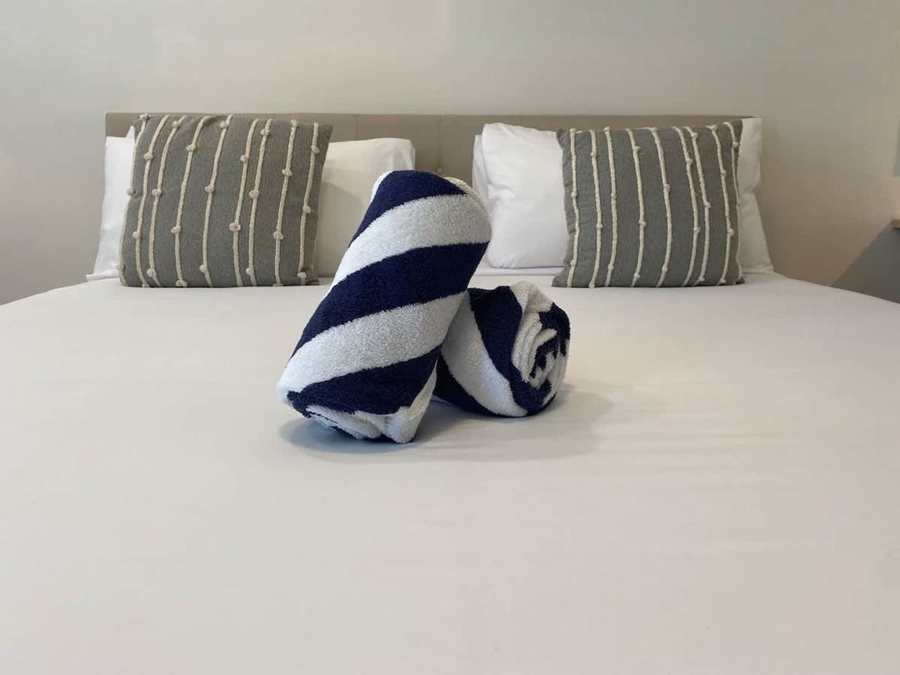 810 South Surf Road - Photo 3 of 30