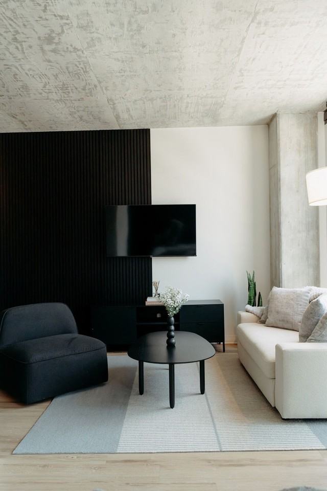 755 S Clark St #1337725P - Photo 3 of 50