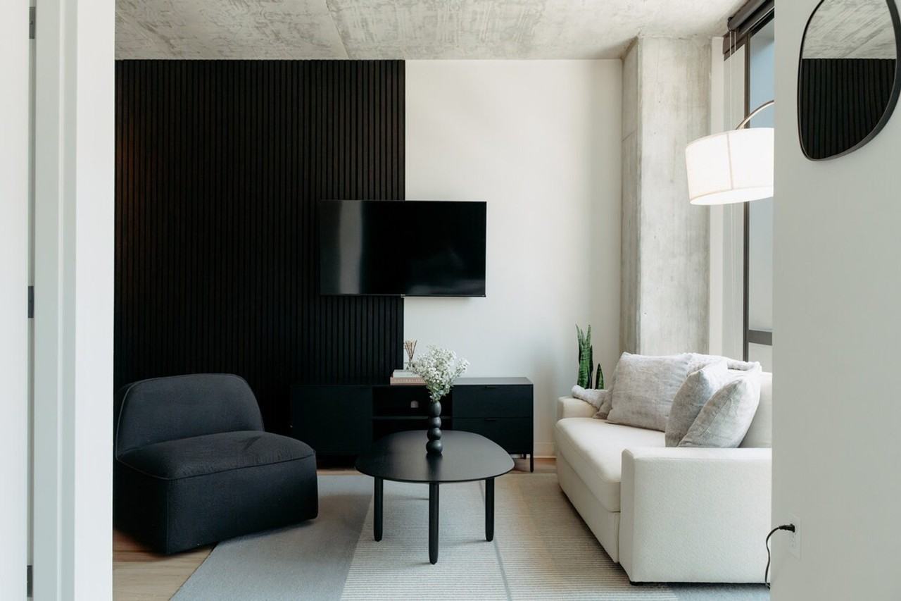 755 S Clark St #1337725P - Photo 4 of 50