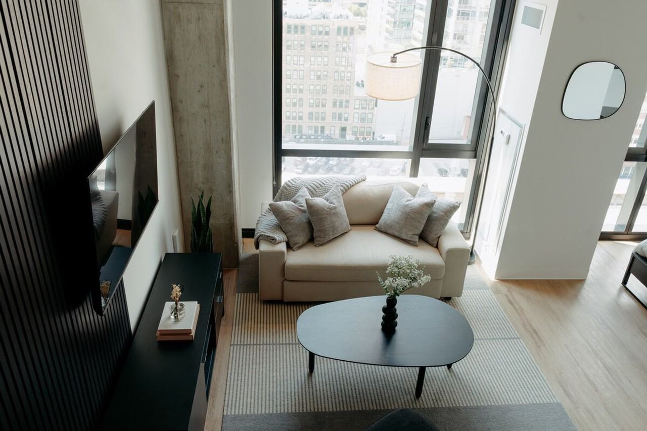 755 S Clark St #1337725P - Photo 6 of 50