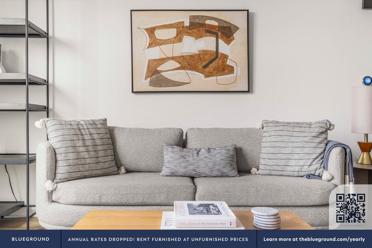 3210 Esperanza Crossing - Photo 4 of 80