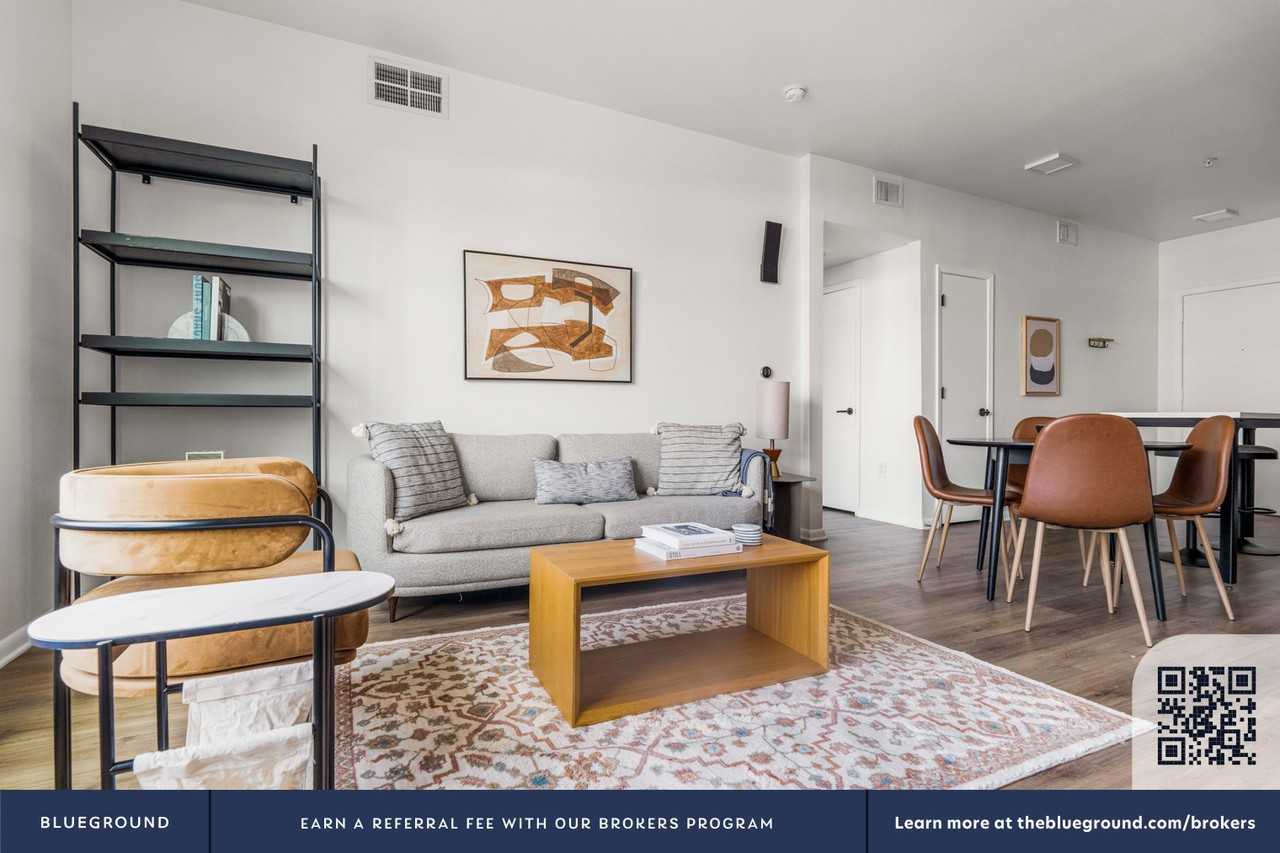 3210 Esperanza Crossing - Photo 5 of 80