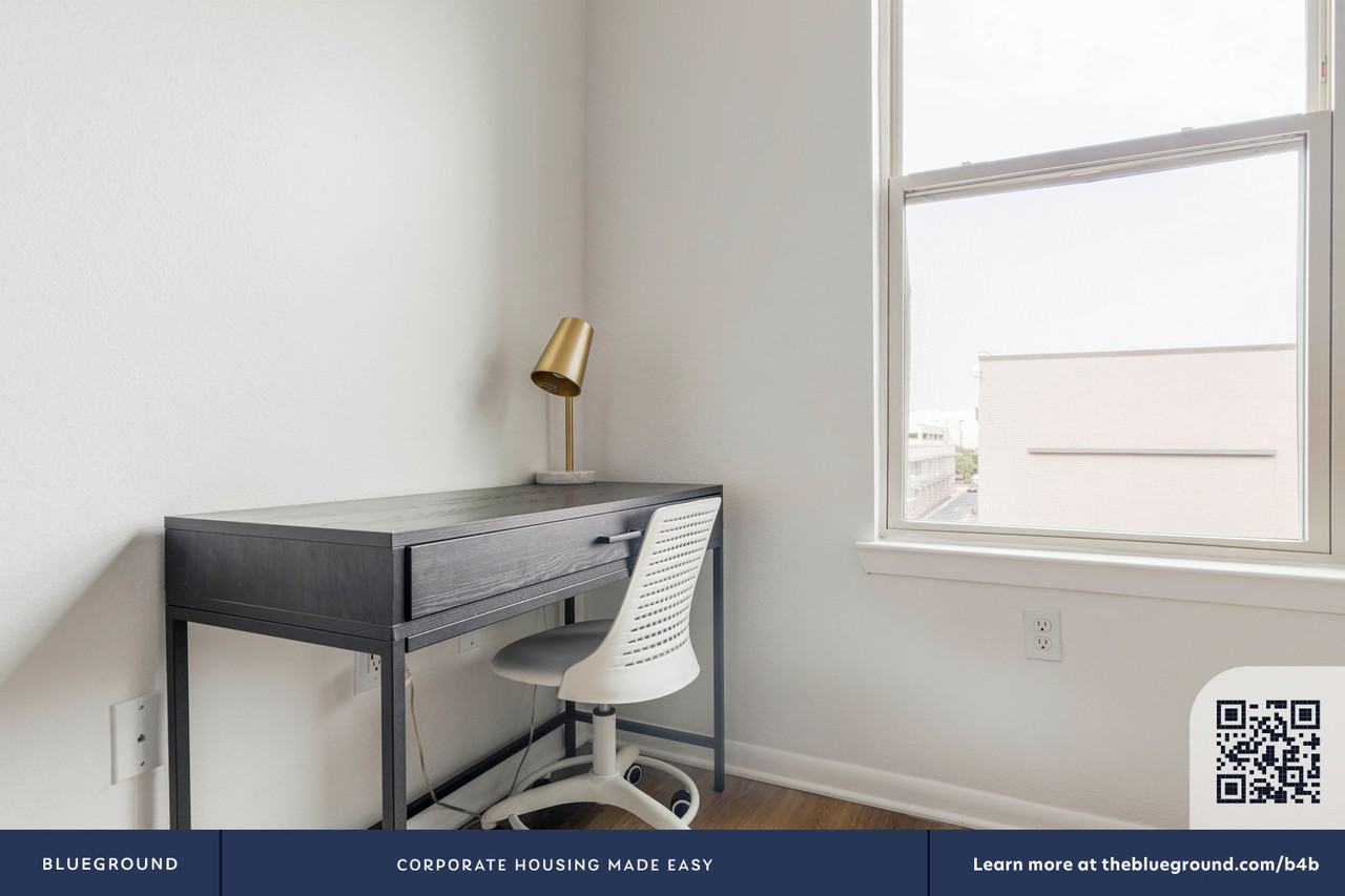 3210 Esperanza Crossing - Photo 6 of 80