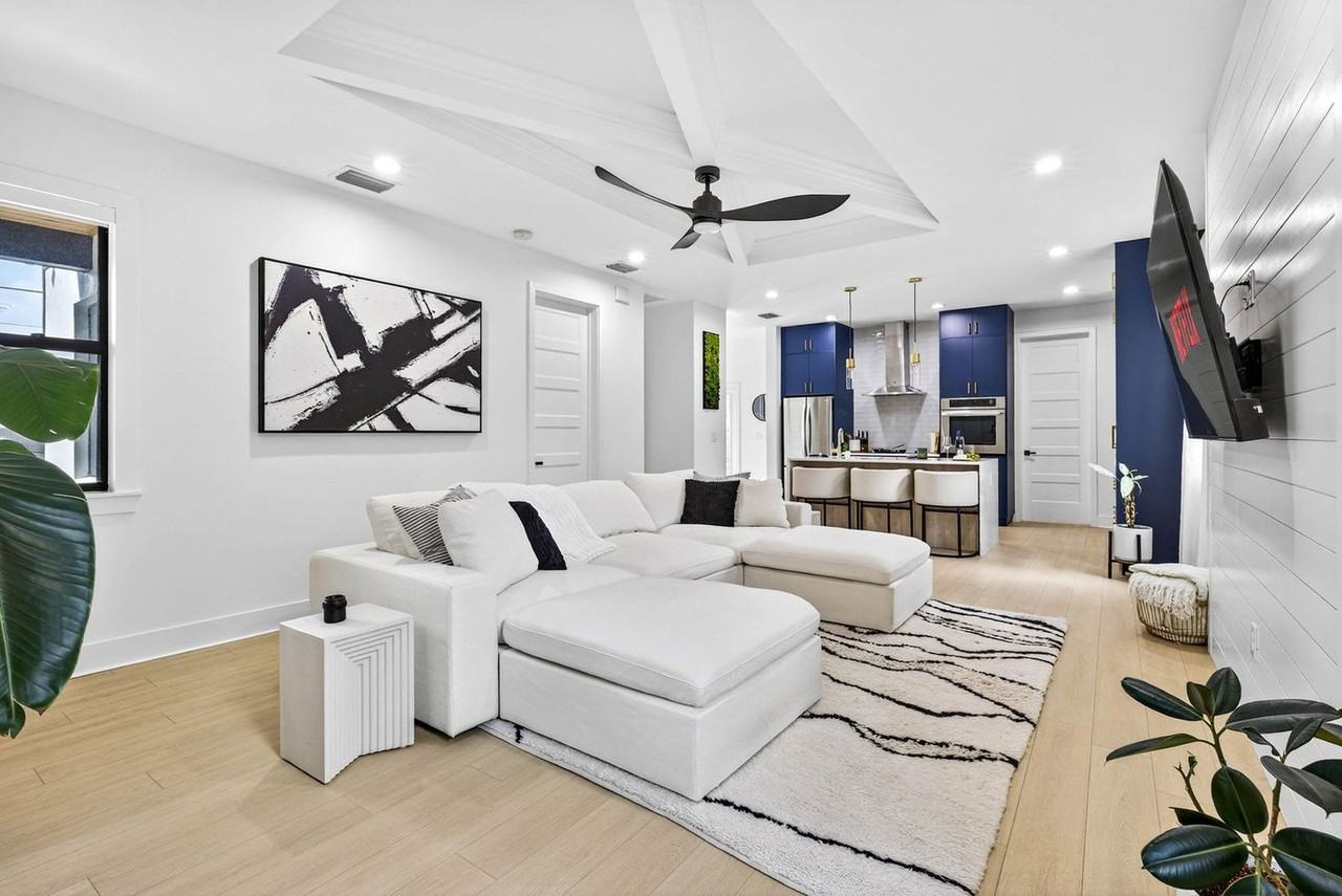 1200 E Jean St #1344551P - Photo 3 of 50