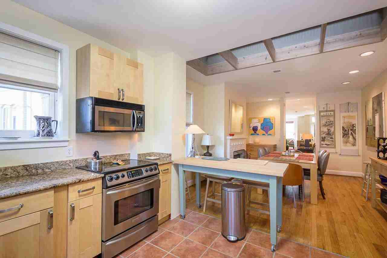 504 Capitol Ct Ne #170373P - Photo 6 of 17