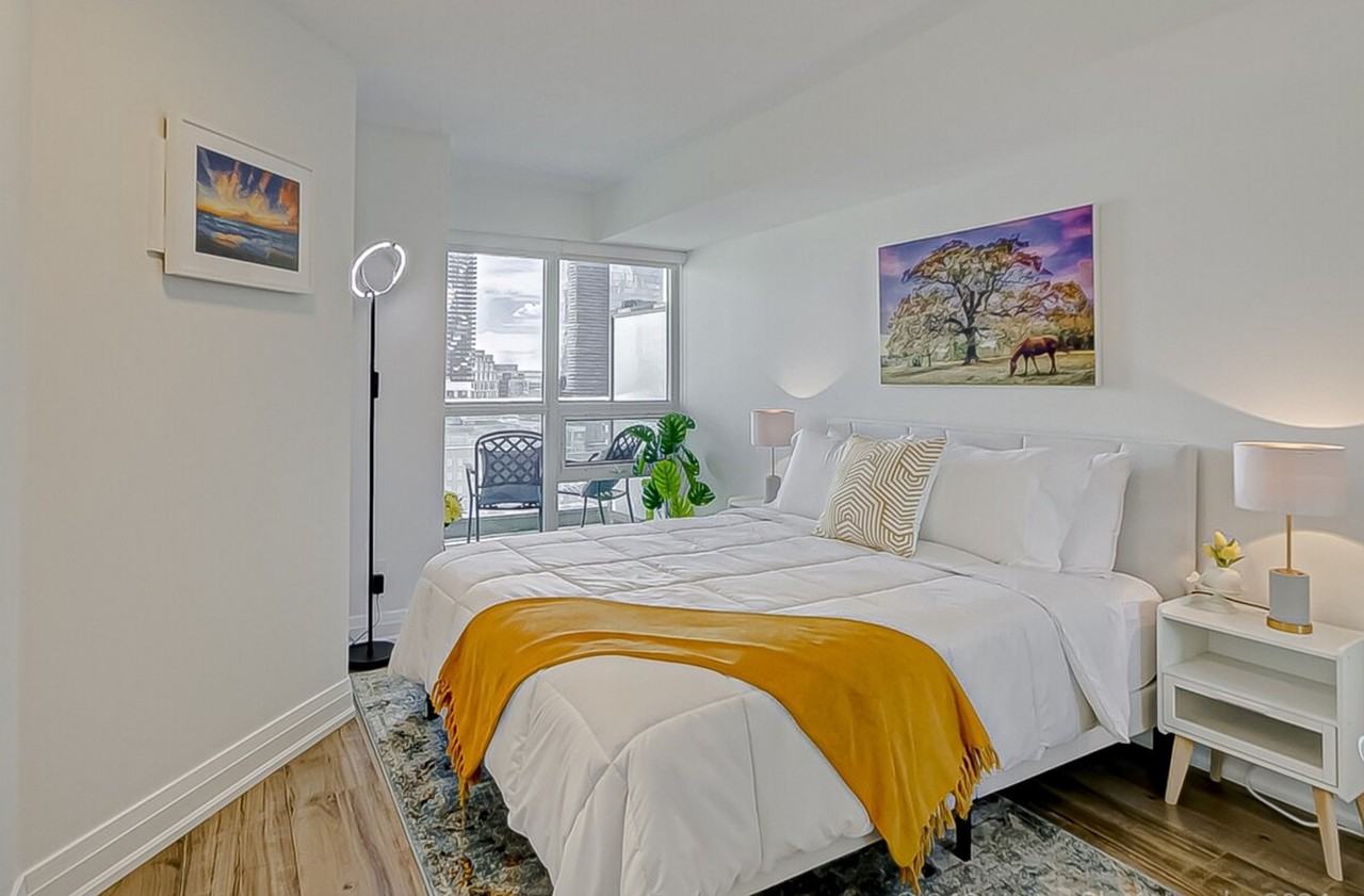 18 Yonge St #1345792P - Photo 3 of 13