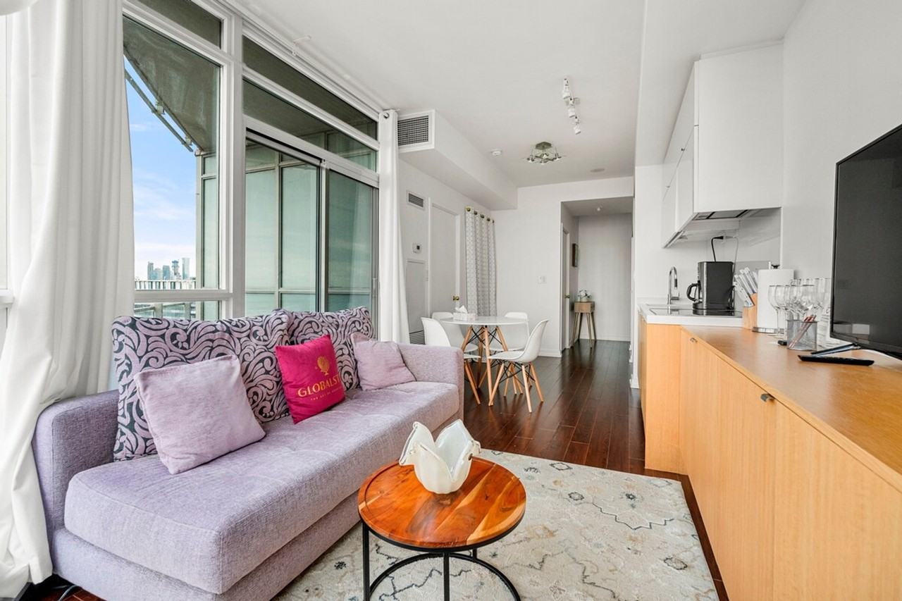 1 Iceboat Terr #1345794P - Photo 2 of 16