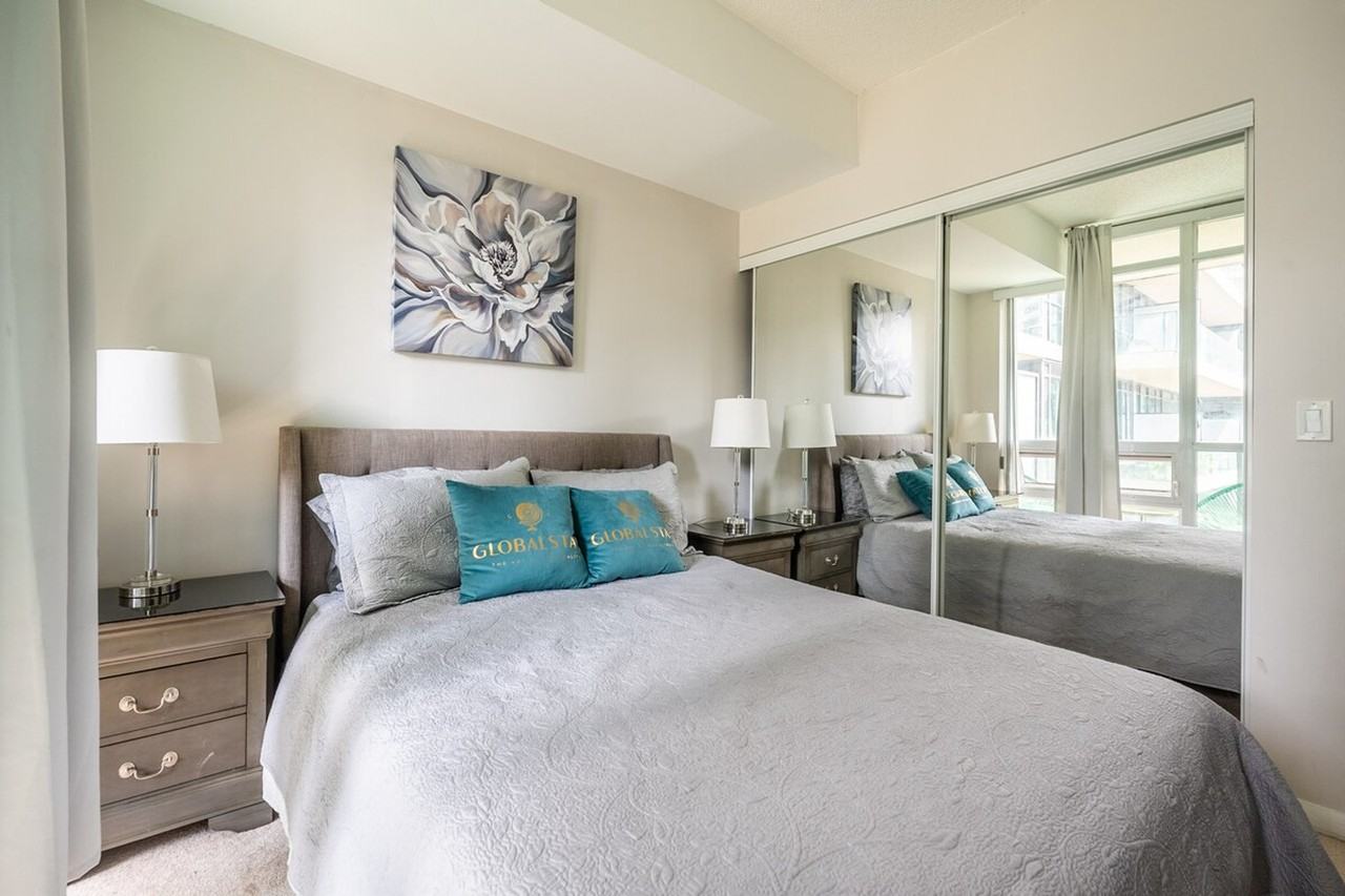 211 Fort York Boulevard - Photo 2 of 22