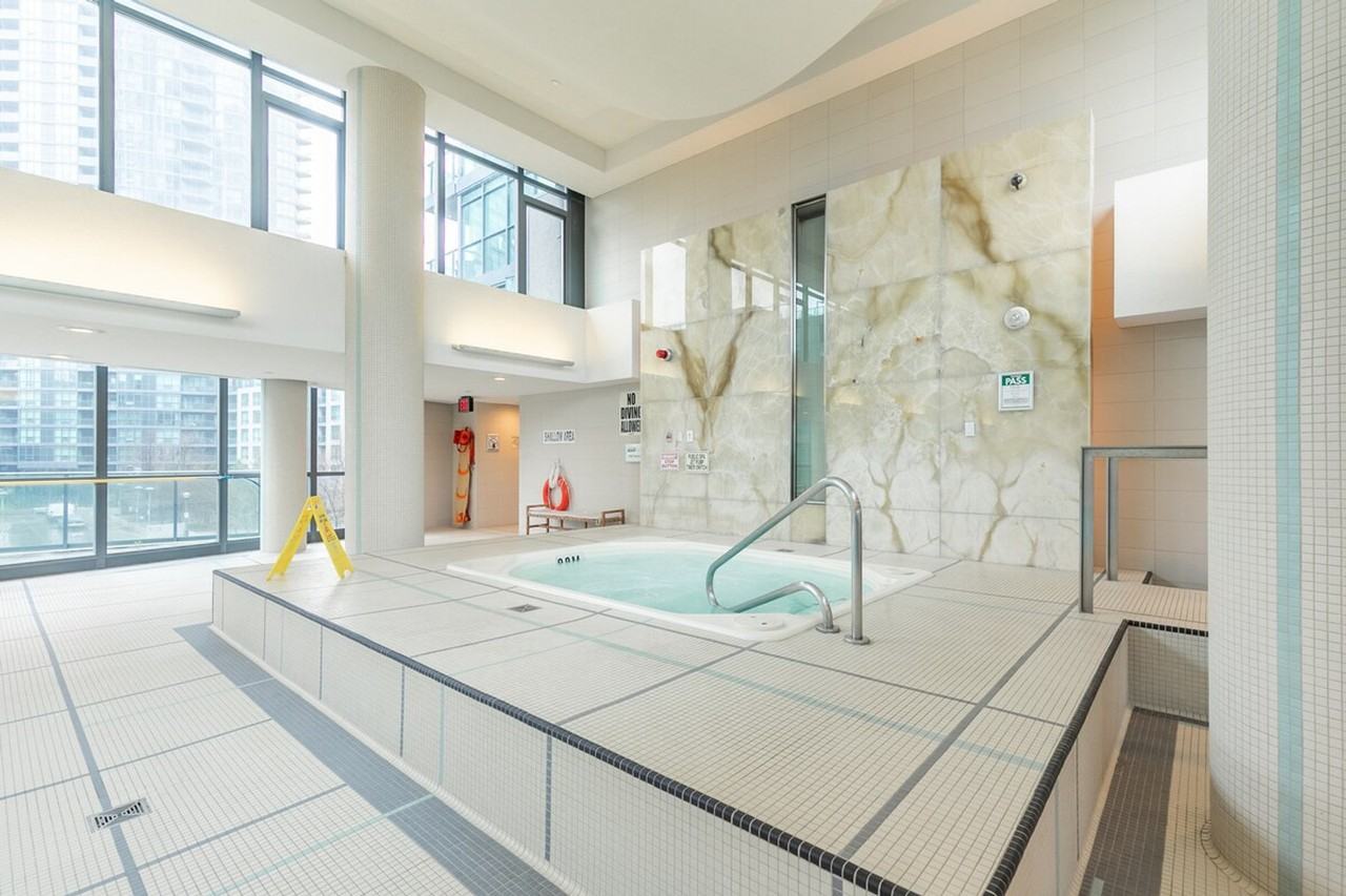 211 Fort York Boulevard - Photo 6 of 22