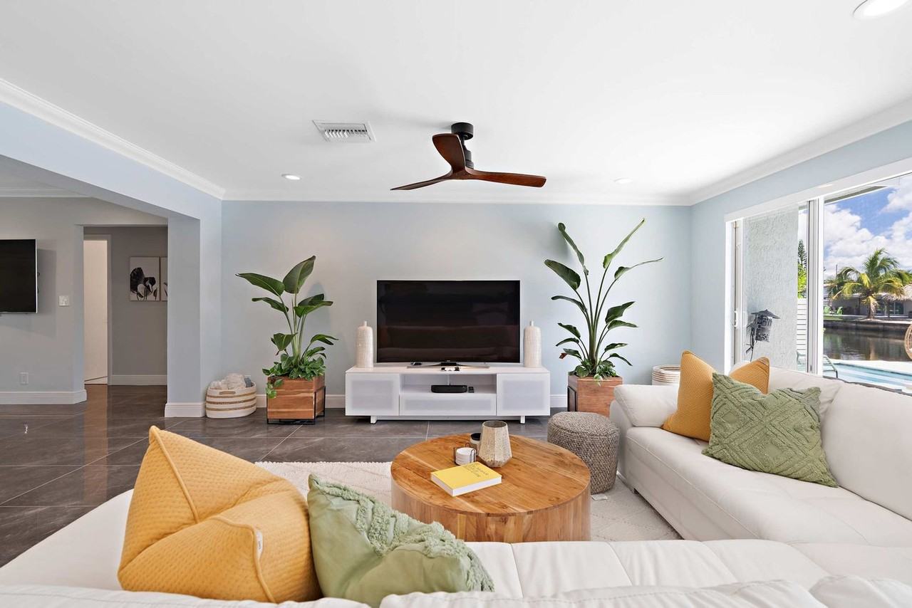 2001 Nw 36th St #1346932P - Photo 2 of 34