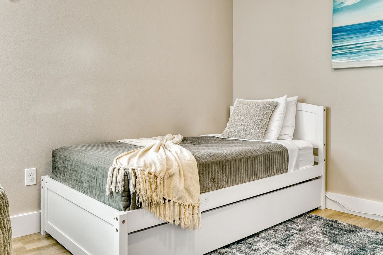 1669 Colleen St #1346496P - Photo 5 of 50