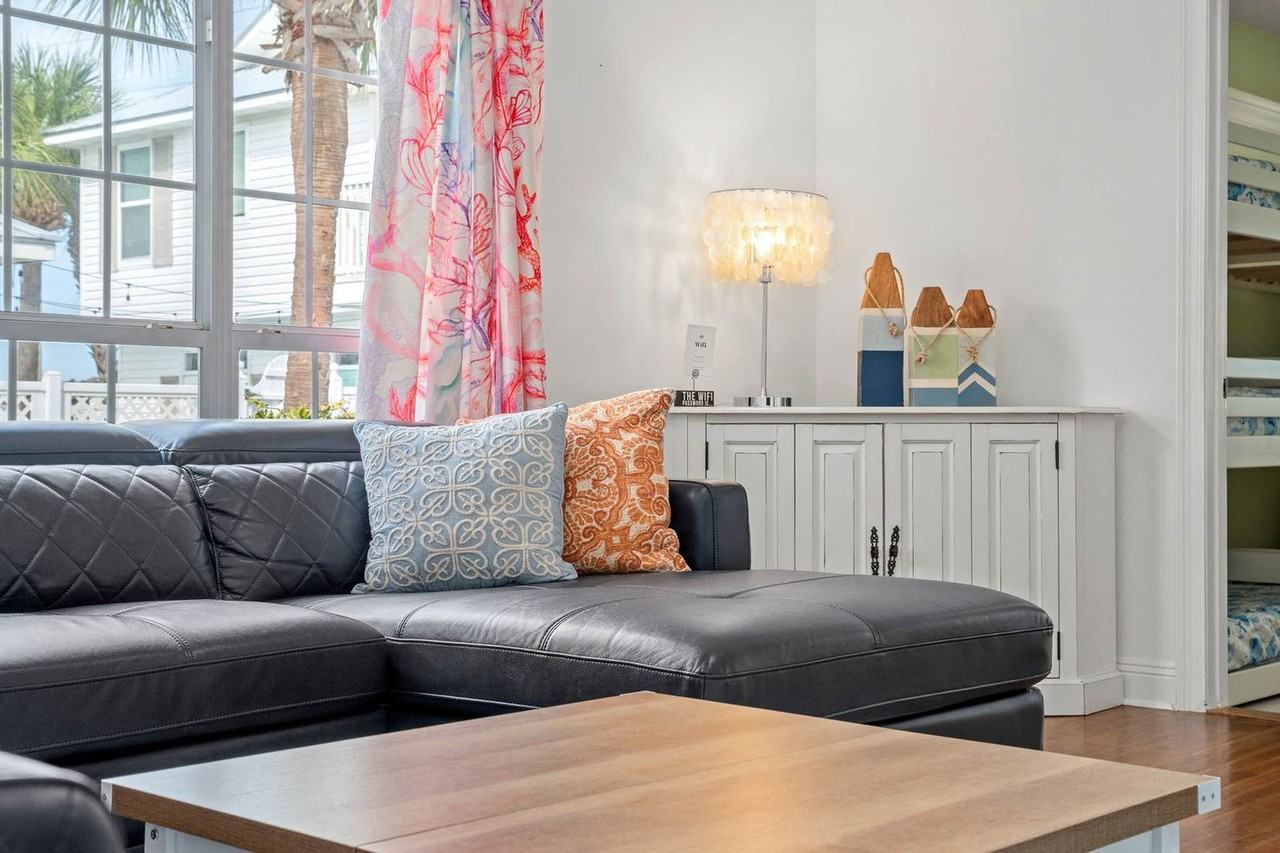 4431 Luke Ave #1354368P - Photo 5 of 50