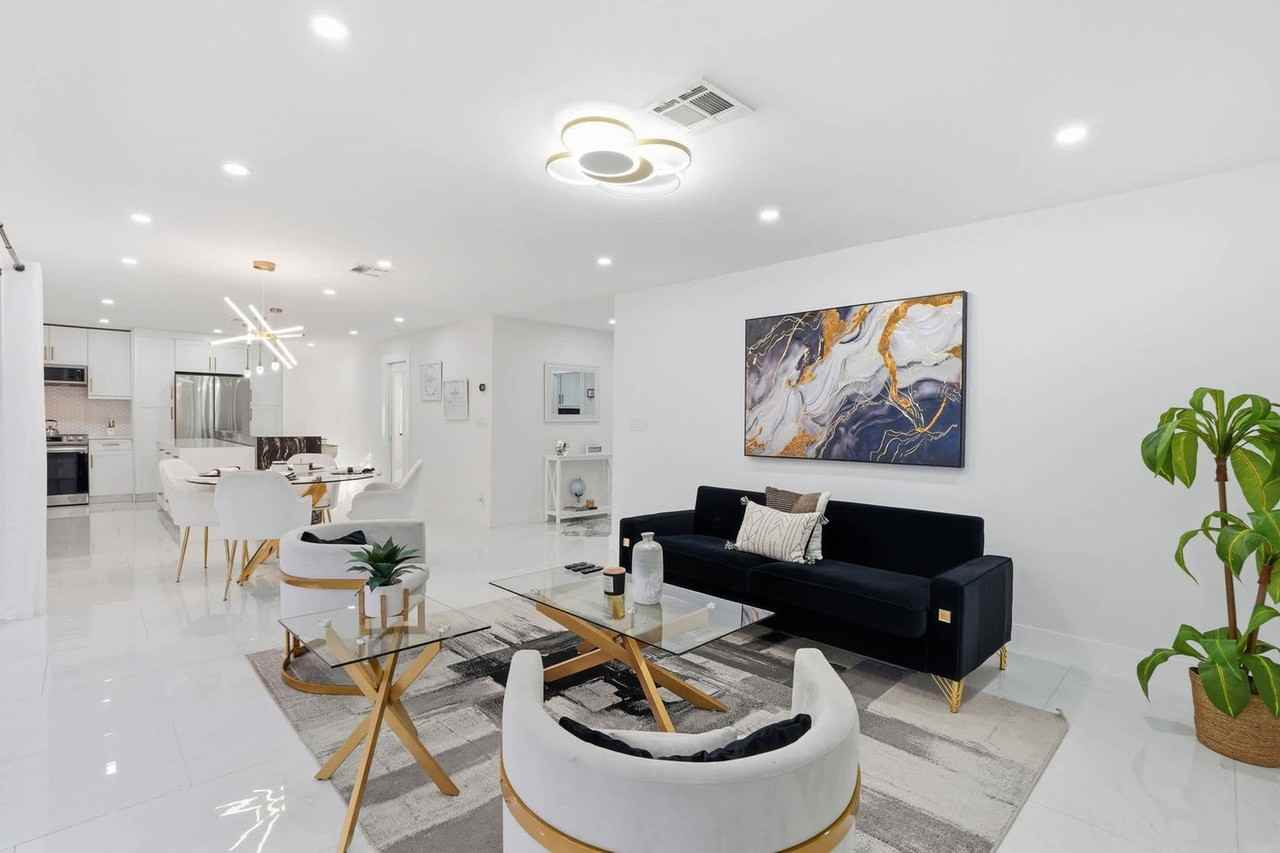 208 Erie Dr #1355591P - Photo 2 of 34