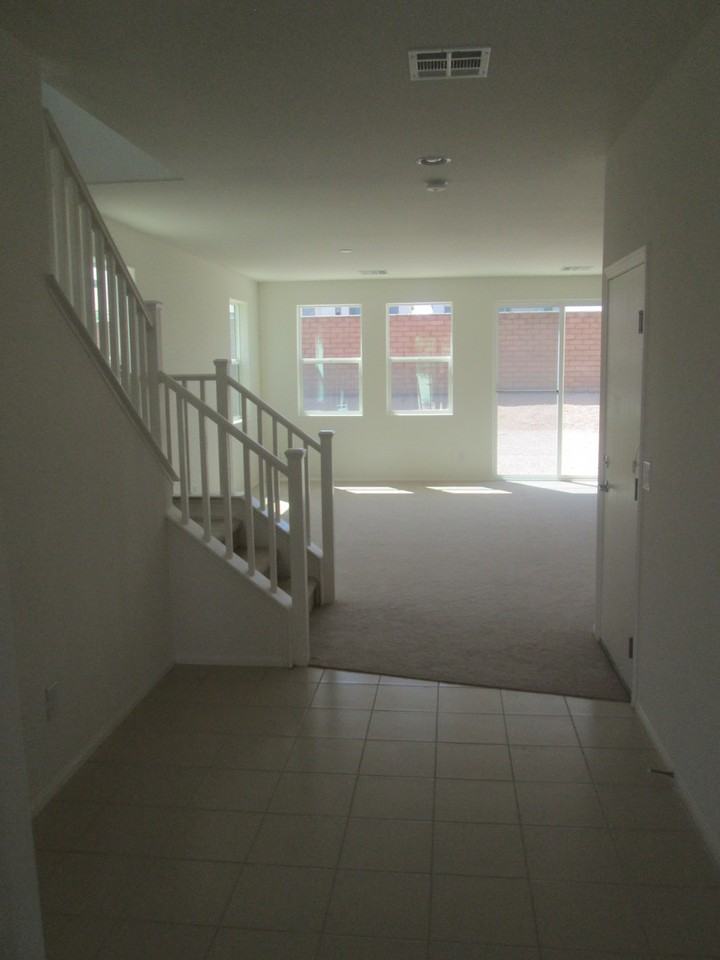 10069 Pacific Peak St - Photo 2 of 23