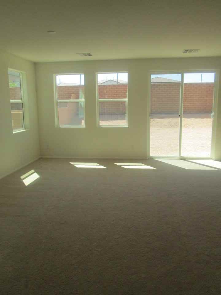 10069 Pacific Peak St - Photo 4 of 23