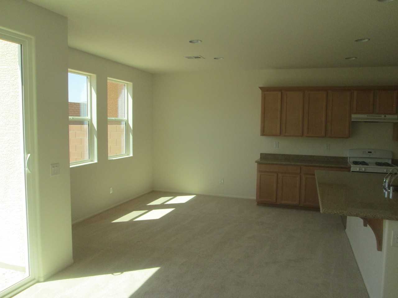 10069 Pacific Peak St - Photo 6 of 23