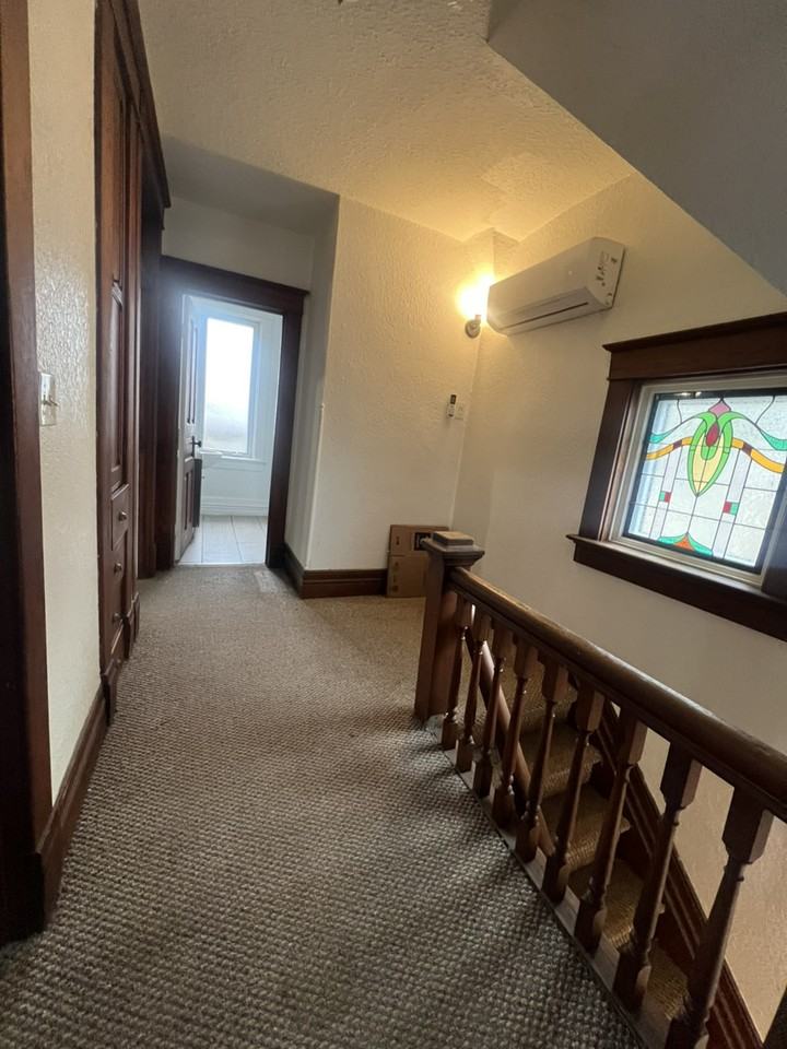 22 Eby St S - Photo 3 of 11