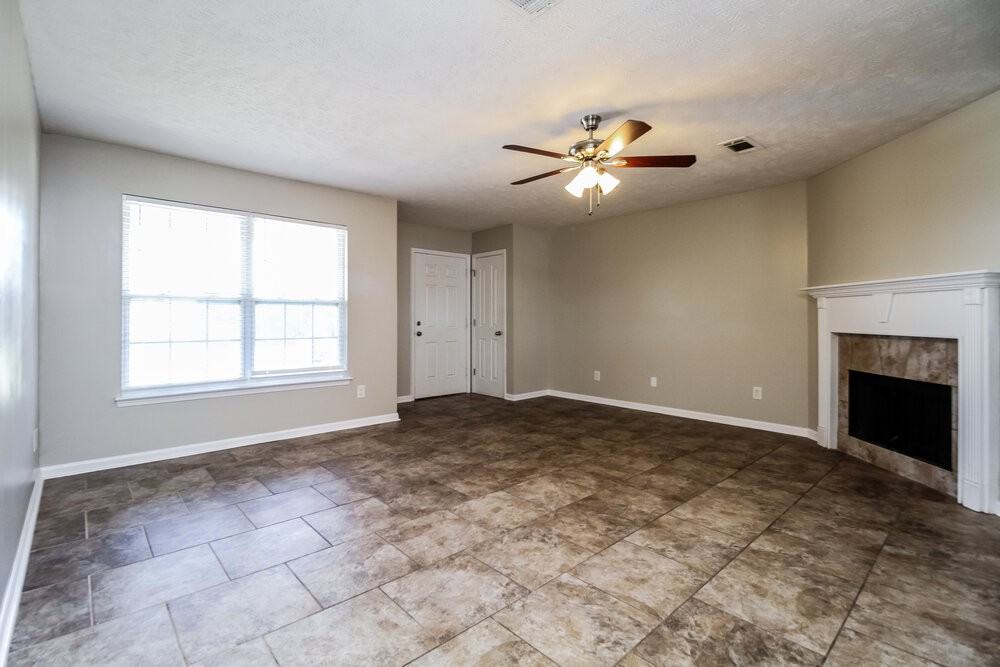 176 Lyndhurst Dr - Photo 2 of 16