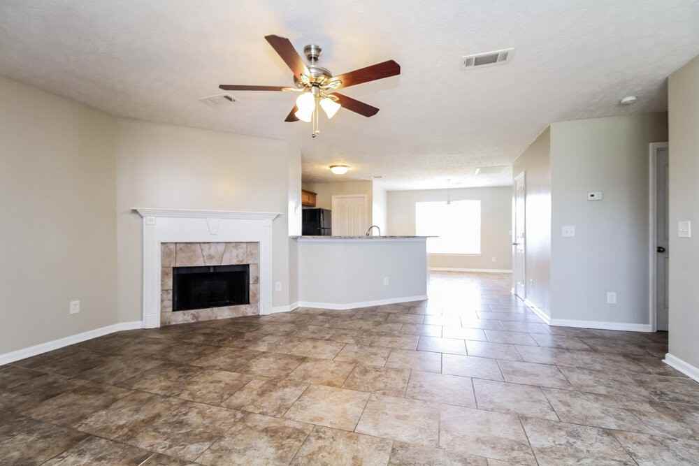 176 Lyndhurst Dr - Photo 4 of 16