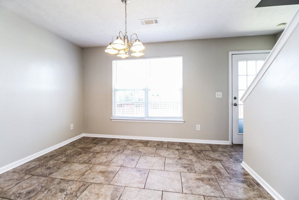 176 Lyndhurst Dr - Photo 5 of 16