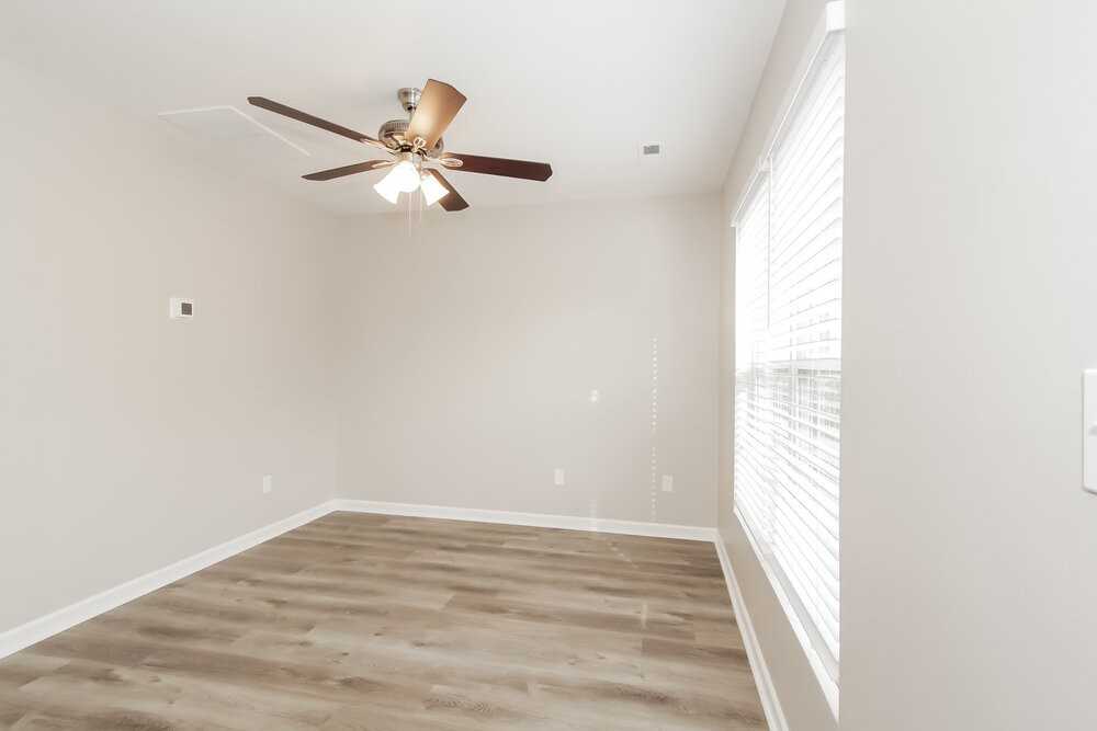 6516 Lynmont Dr - Photo 5 of 16