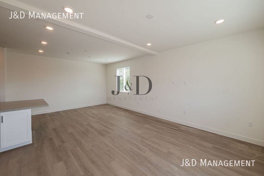 1928 Broadway Street - Photo 2 of 31