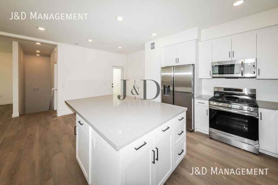 1930 Broadway Street - Photo 3 of 22