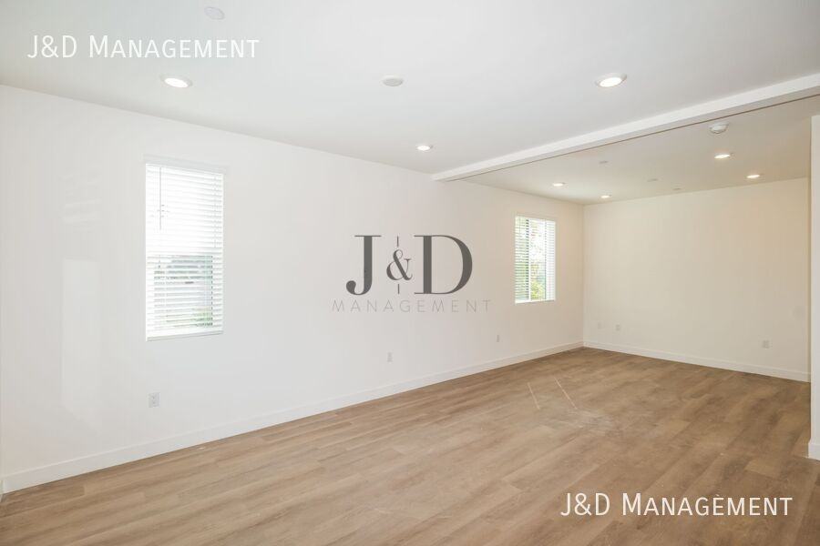 1930 Broadway Street - Photo 4 of 22