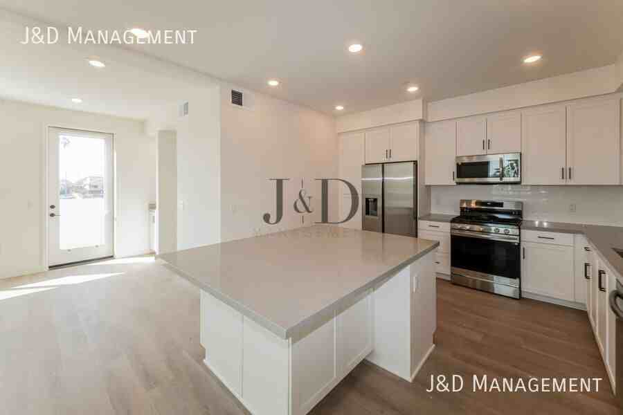 1932 Broadway Street - Photo 2 of 23