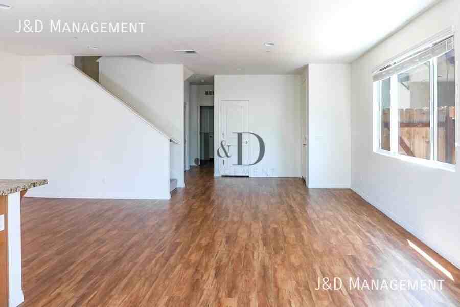 8957 Valencia St - Photo 2 of 50
