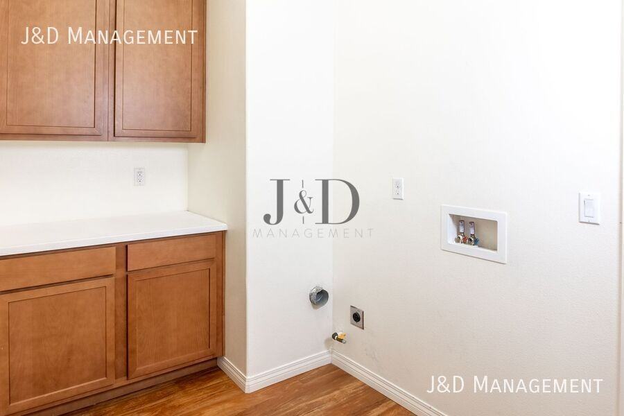 8957 Valencia St - Photo 7 of 50