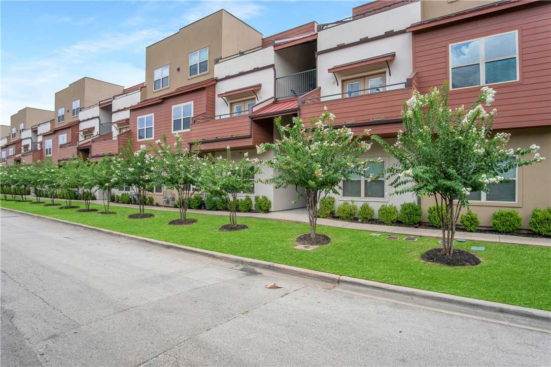 218 Sterling St - Photo 6 of 11